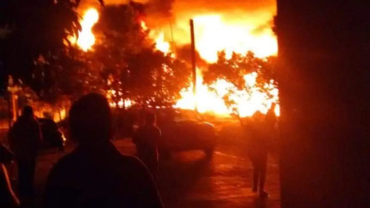 explota-camioneta-cargada-de-combustible-en-edomex-30554 (1)