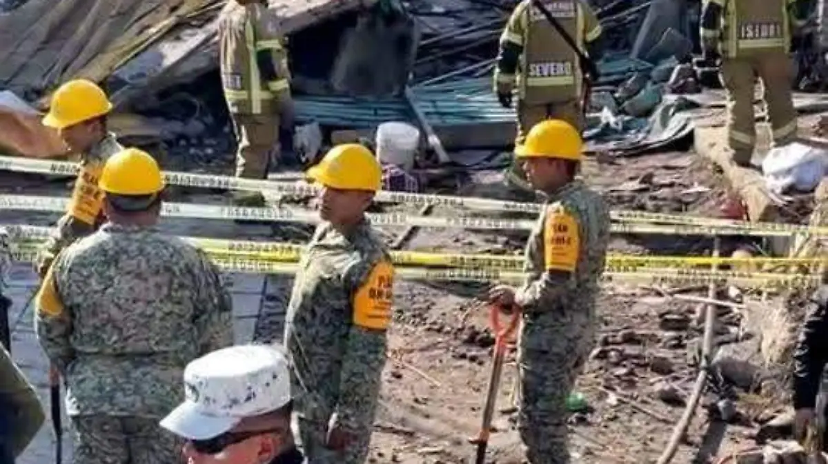 explosión chimalhuacán elementos limpiando