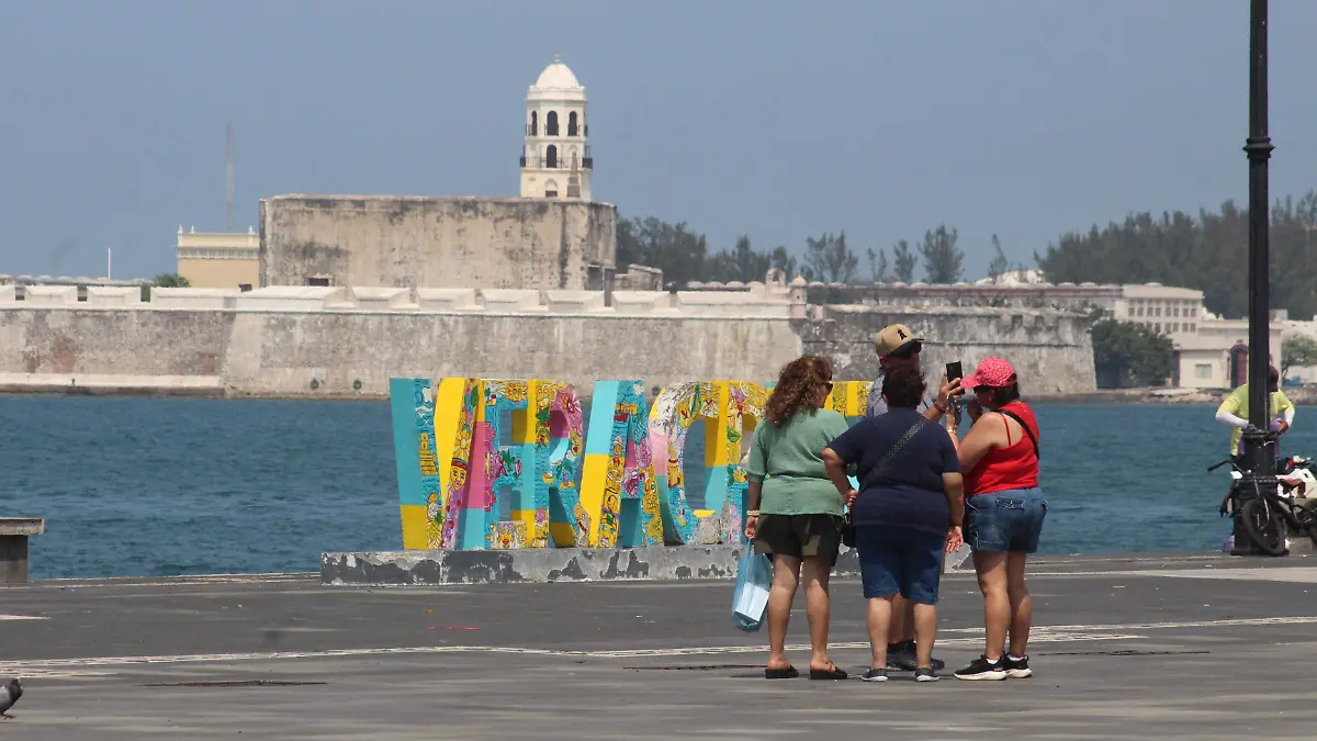 Raul Solis-Turismo en el Malecón 6
