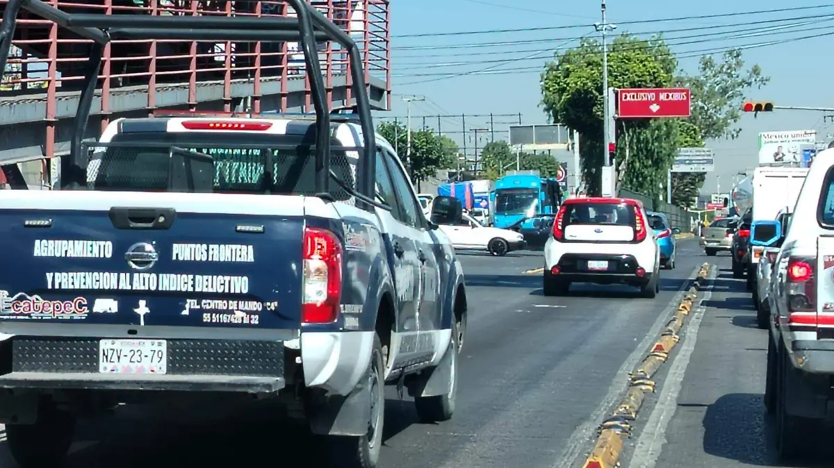 carros-incadiendo-carril-mexibus