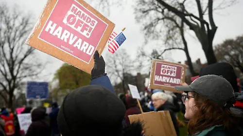 Protes contra presiones sobre Harvard