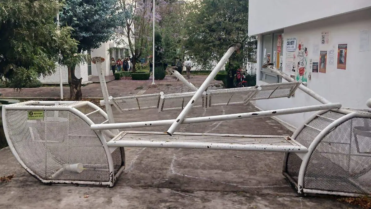 cierran acceso-facultad-humanidades-uaemex