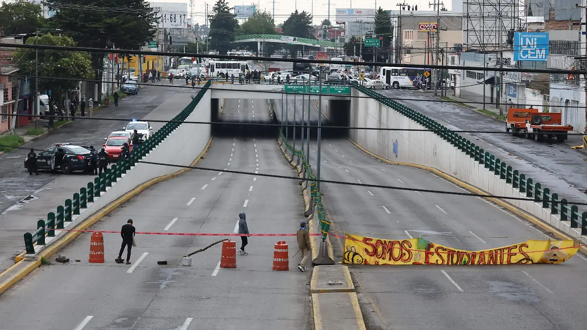 bloqueo-protesta-uaemex-tollocan