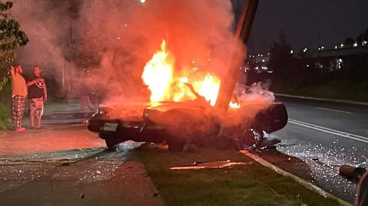 auto ardiendo