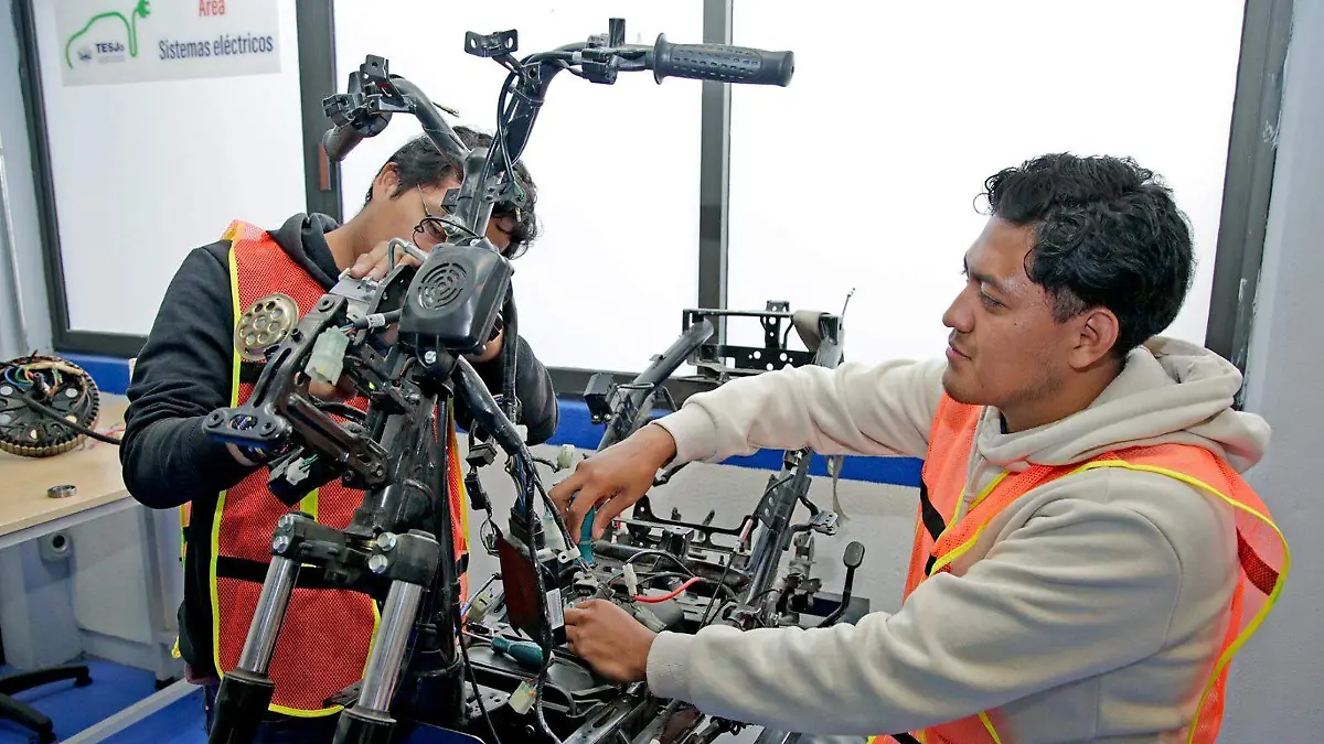 Estudiantes jocotitlán moto eléctrica