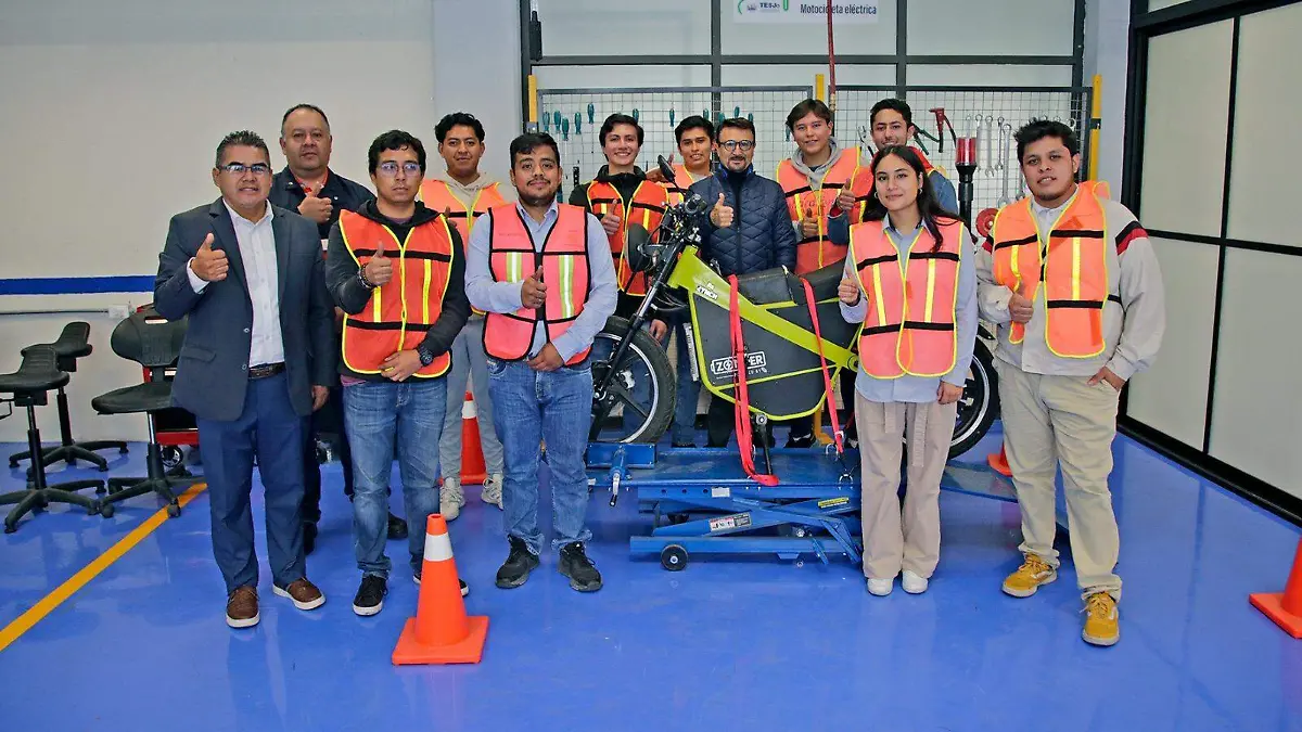 Estudiantes jocotitlán moto eléctrica