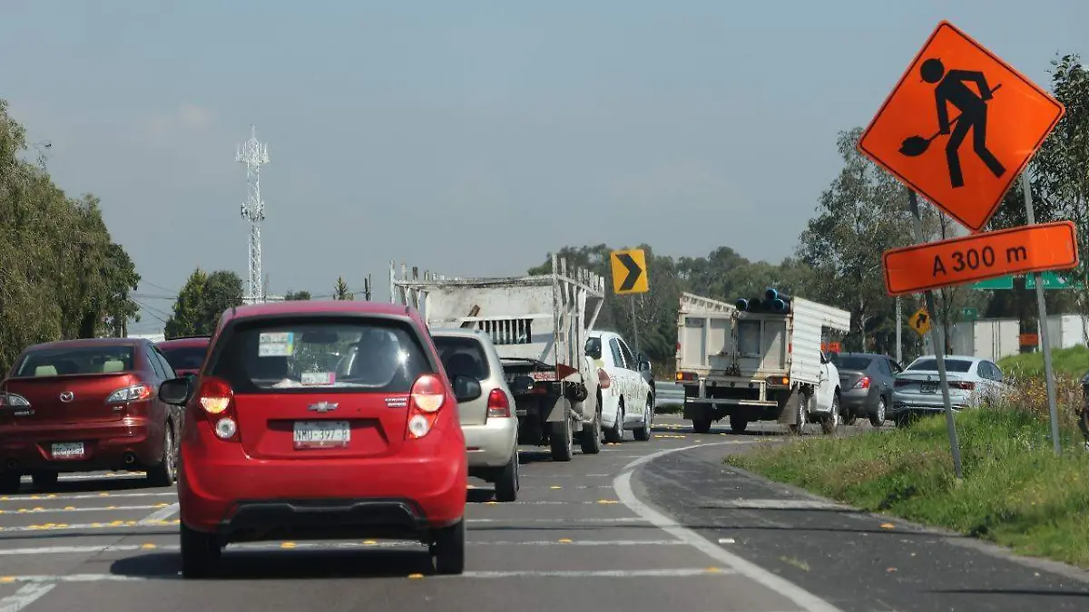 trafico-lento-obras-carretera-valle-de-bravo
