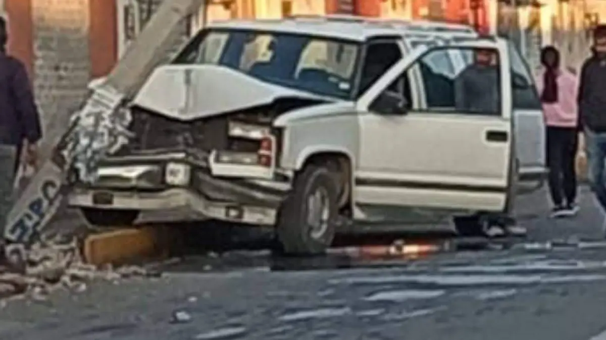 choque-poste-camioneta-chalco