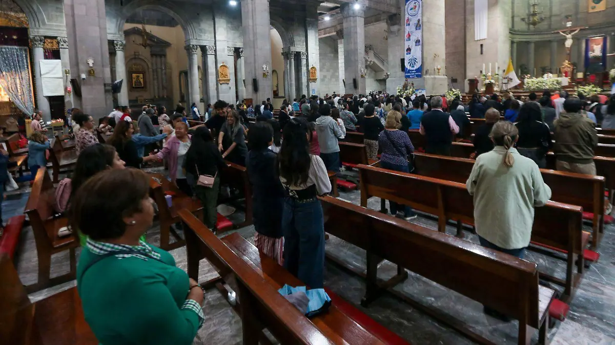 1028781_Católicos rezan muerte Papa Francisco_web