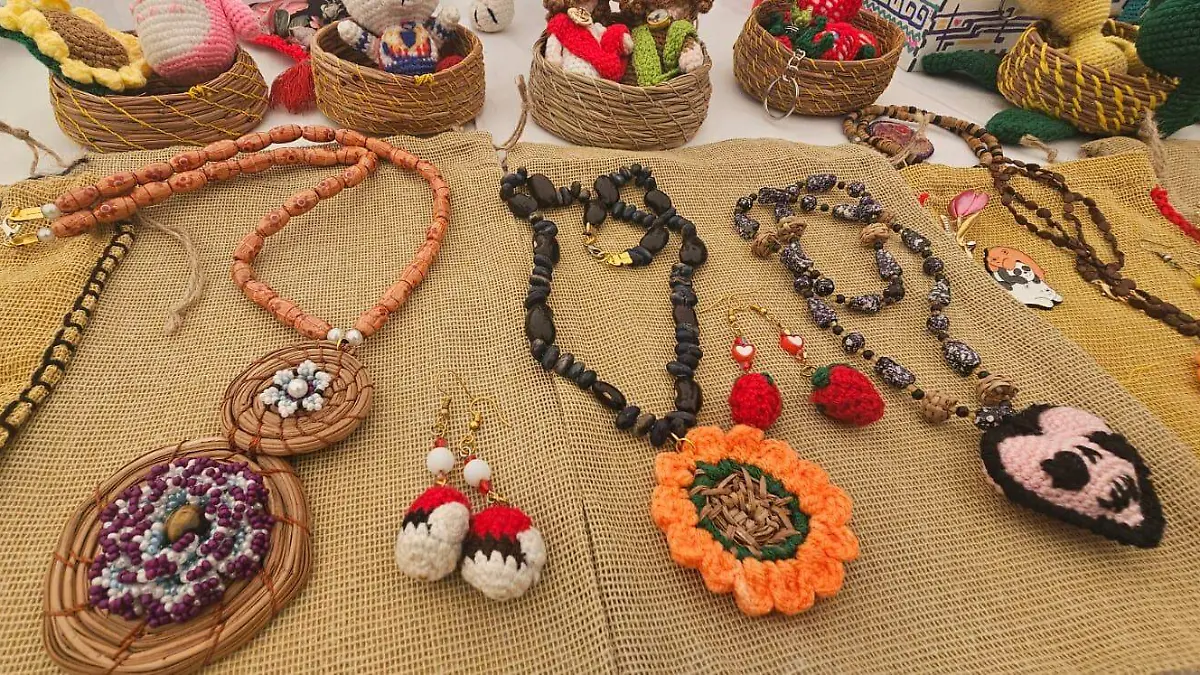 Artesanías semillas ocoxal