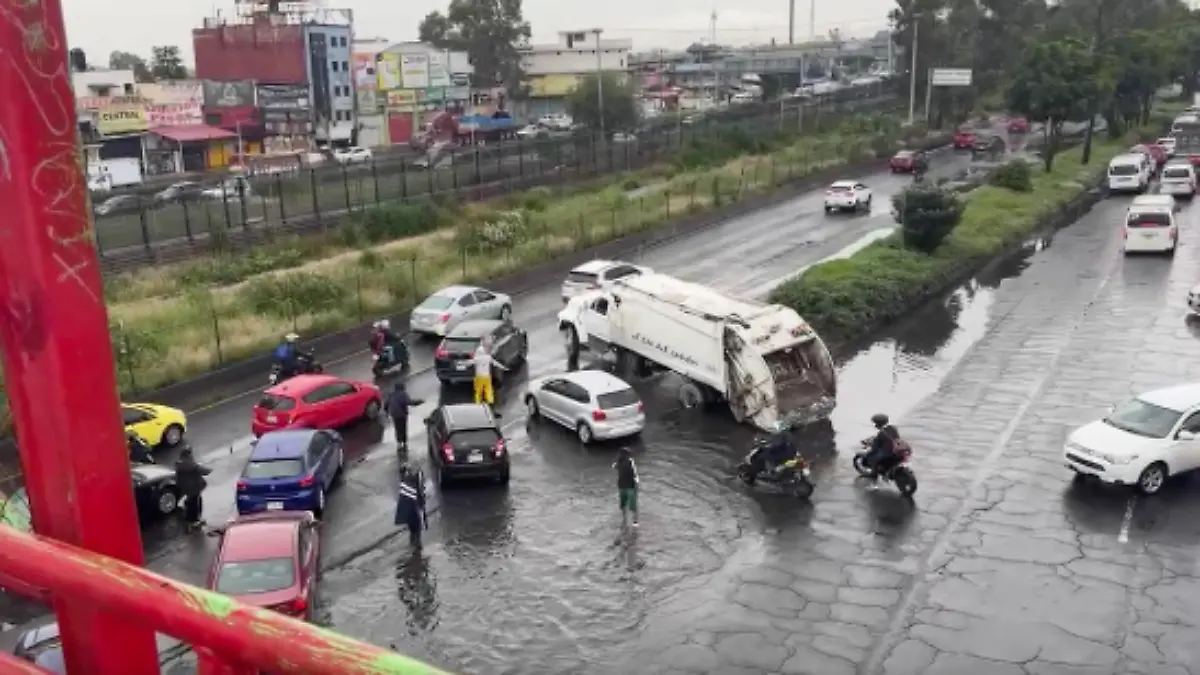 lluvia-camion-averiado-ecatepec