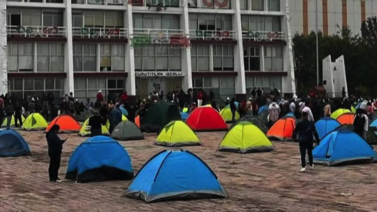 protesta-casas-de-campaña-cuautitlan-izcalli