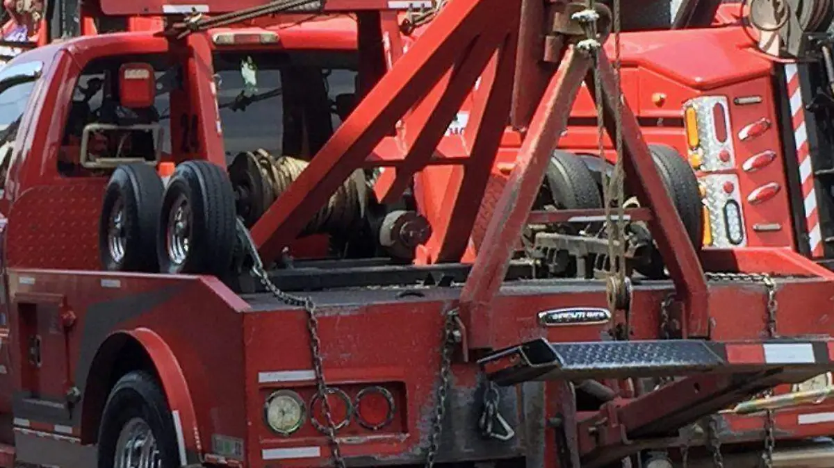 726783_Gruas apoyan secretario Movilidad _web