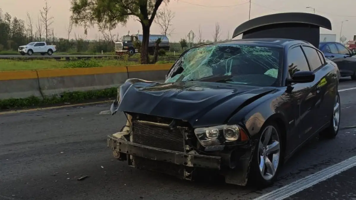 auto-abandonado-accidente-peñon-texcoco