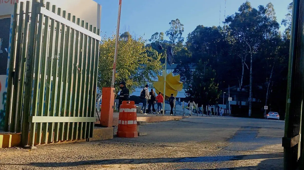 7d95e846-4daa-4ce3-a1e9-b6f4cce9c195