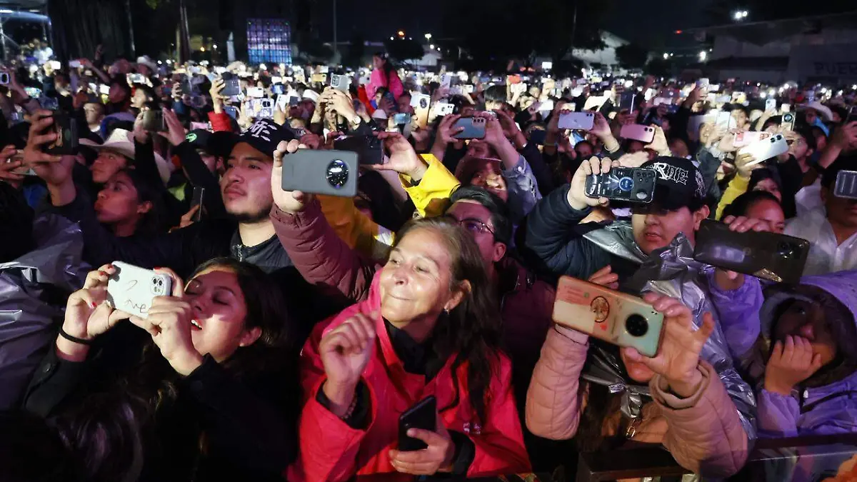 asistentes concierto Tucanes de Tijuana Festival Alfeñique