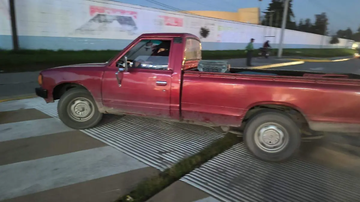 camioneta-intento-de-robo-central-abasto-toluca