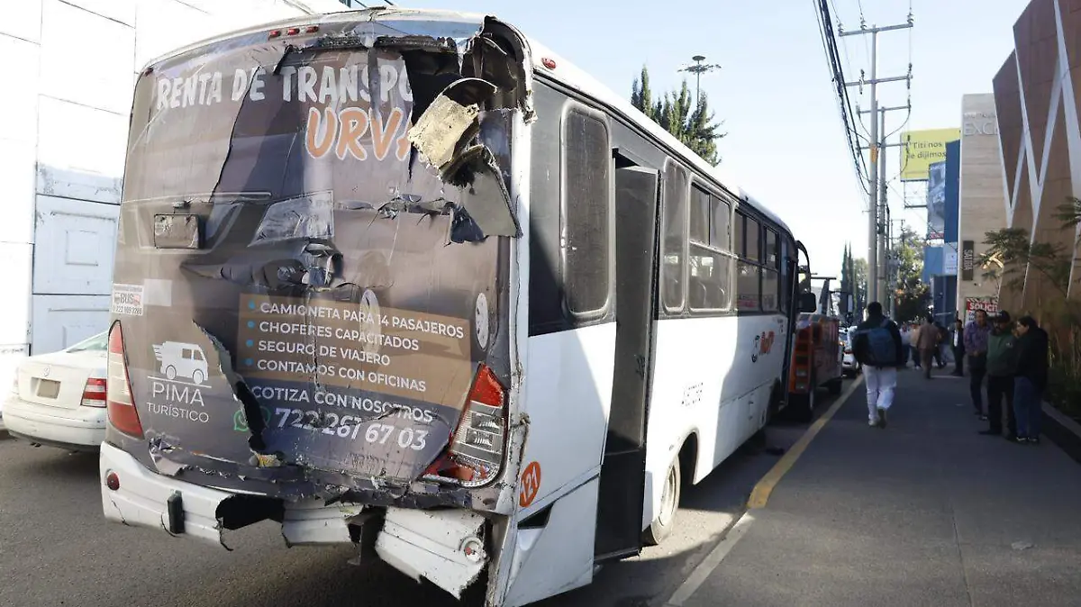 autobus-involucrado-en-carambola-toluca