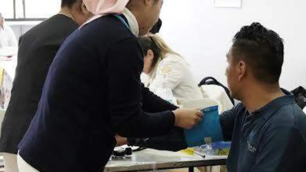 servicios-mediocs-hombres-vacuna