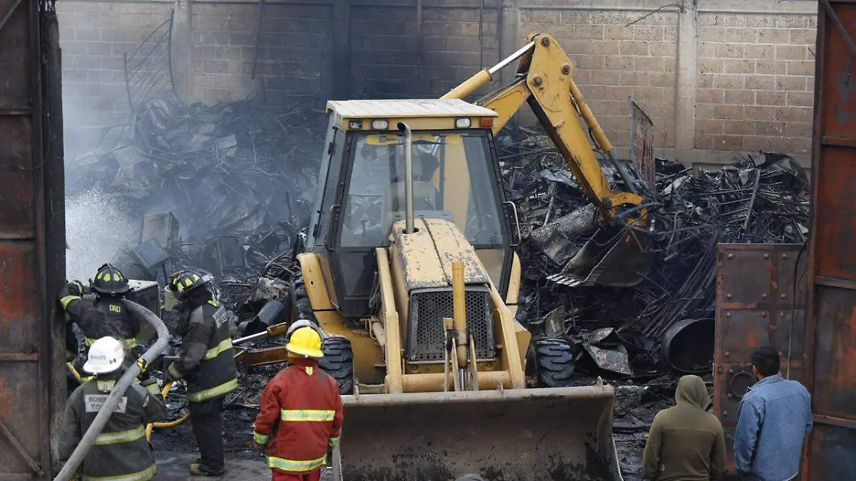 maquinaria-pesada-en-incendio-cuexcontitlan-toluca