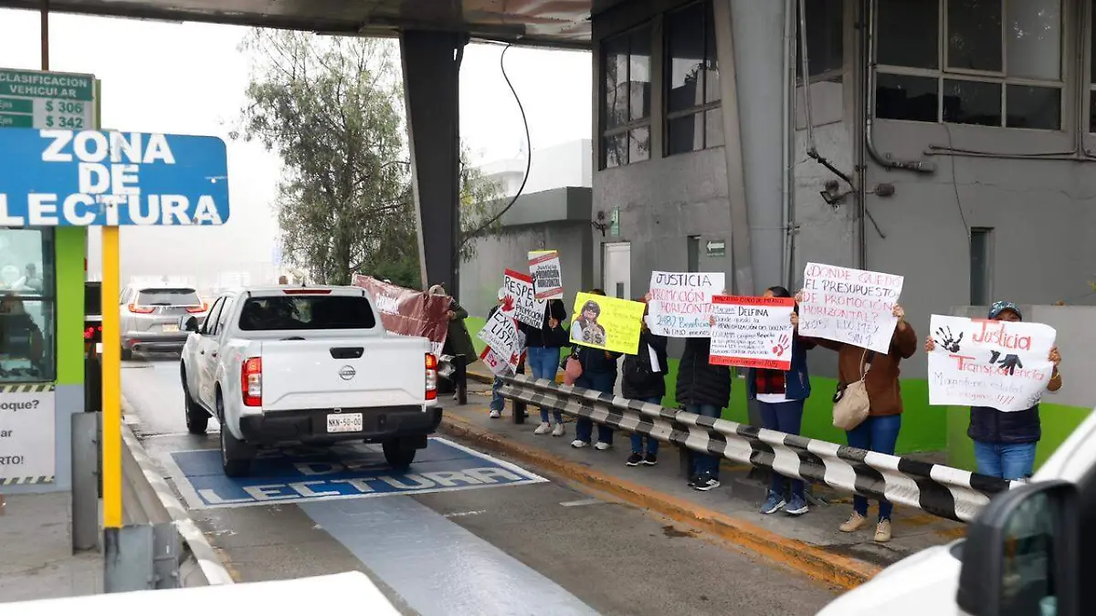 protesta-maestros-caseta-el-dorado