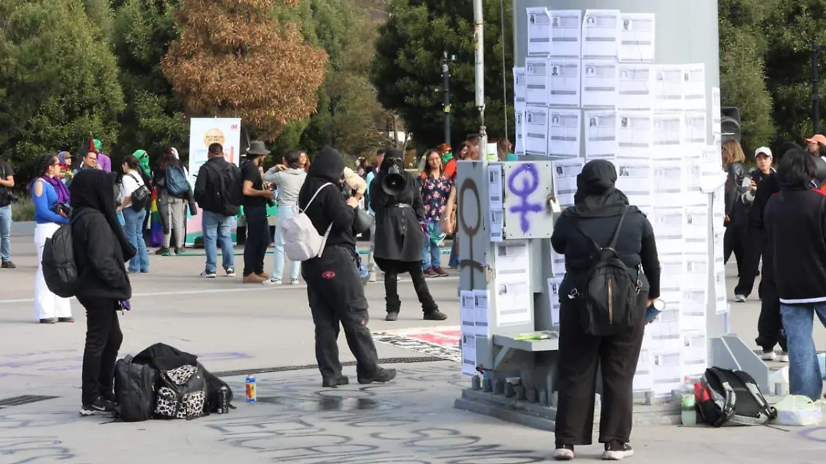 marcha-feminista-25N-en-toluca