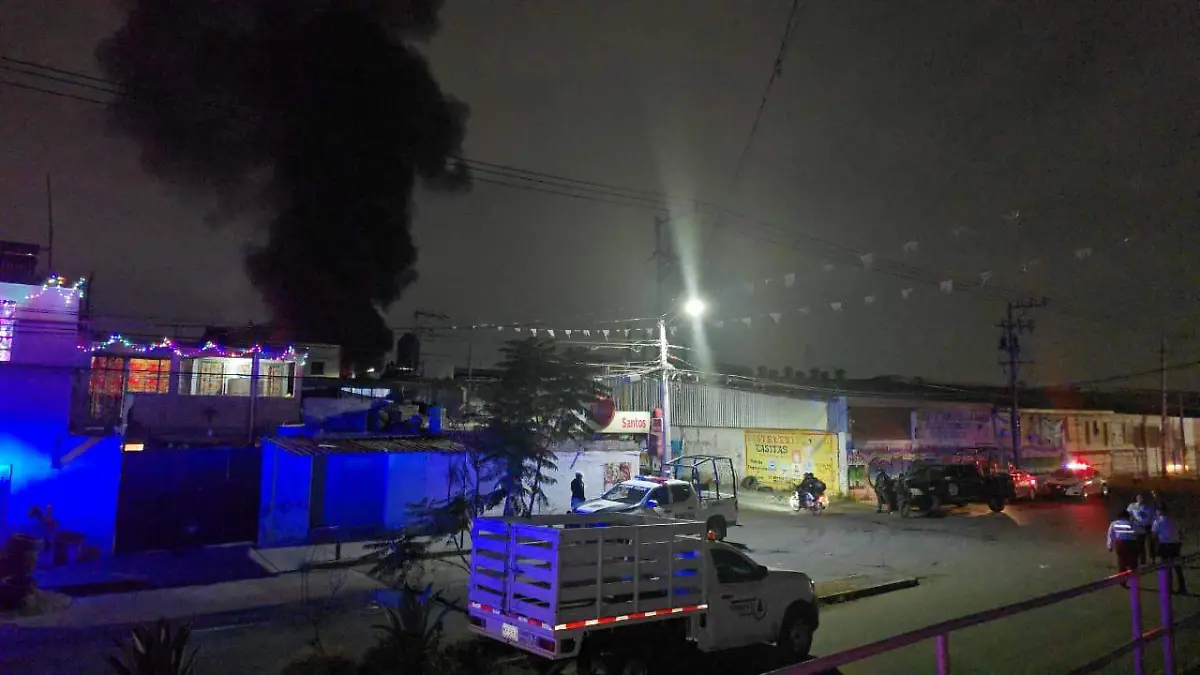 humo-negro-incendio-fabrica-ixtapaluca