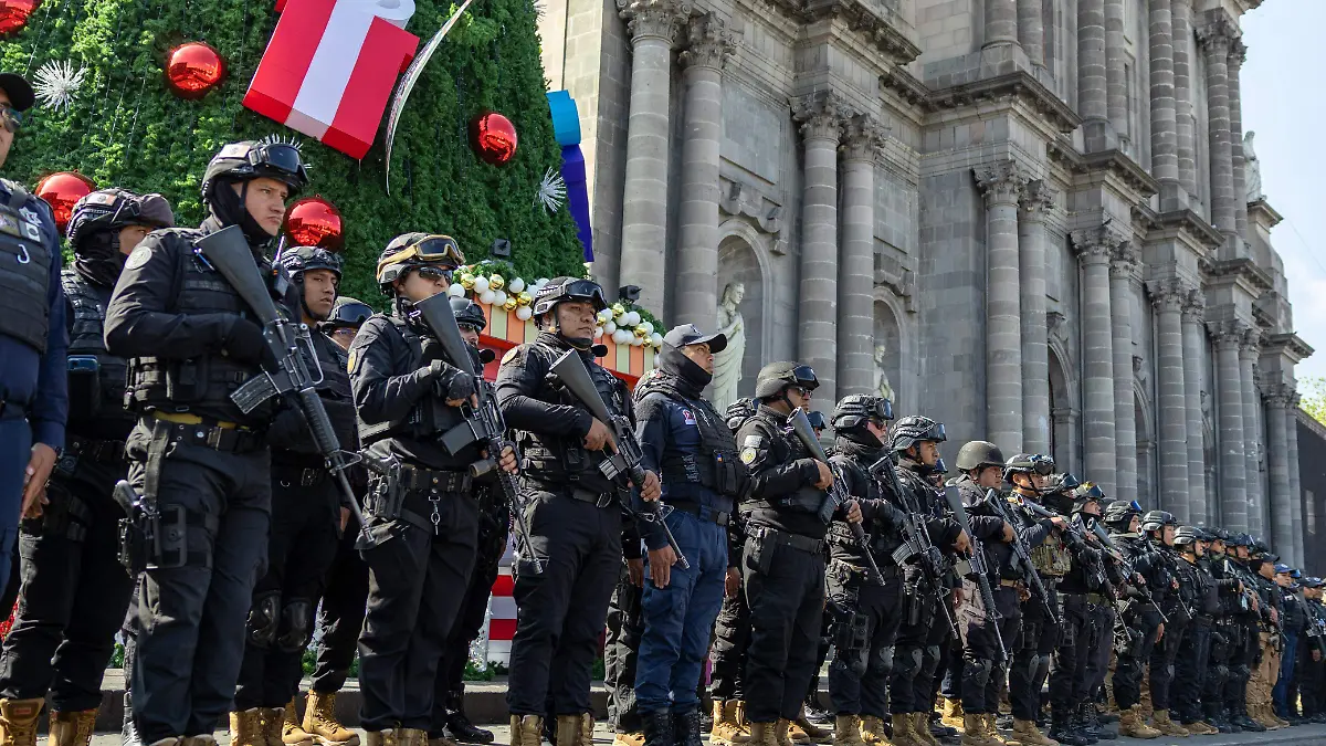 policías de toluca durante la navidad de 2025