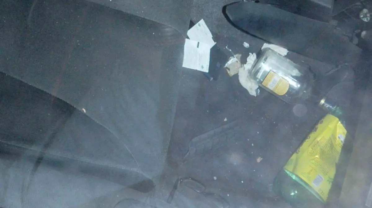 botellas-alcohol-en-auto