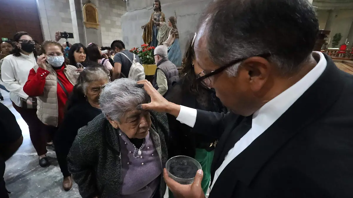 toma-de-ceniza-catedral-de-toluca