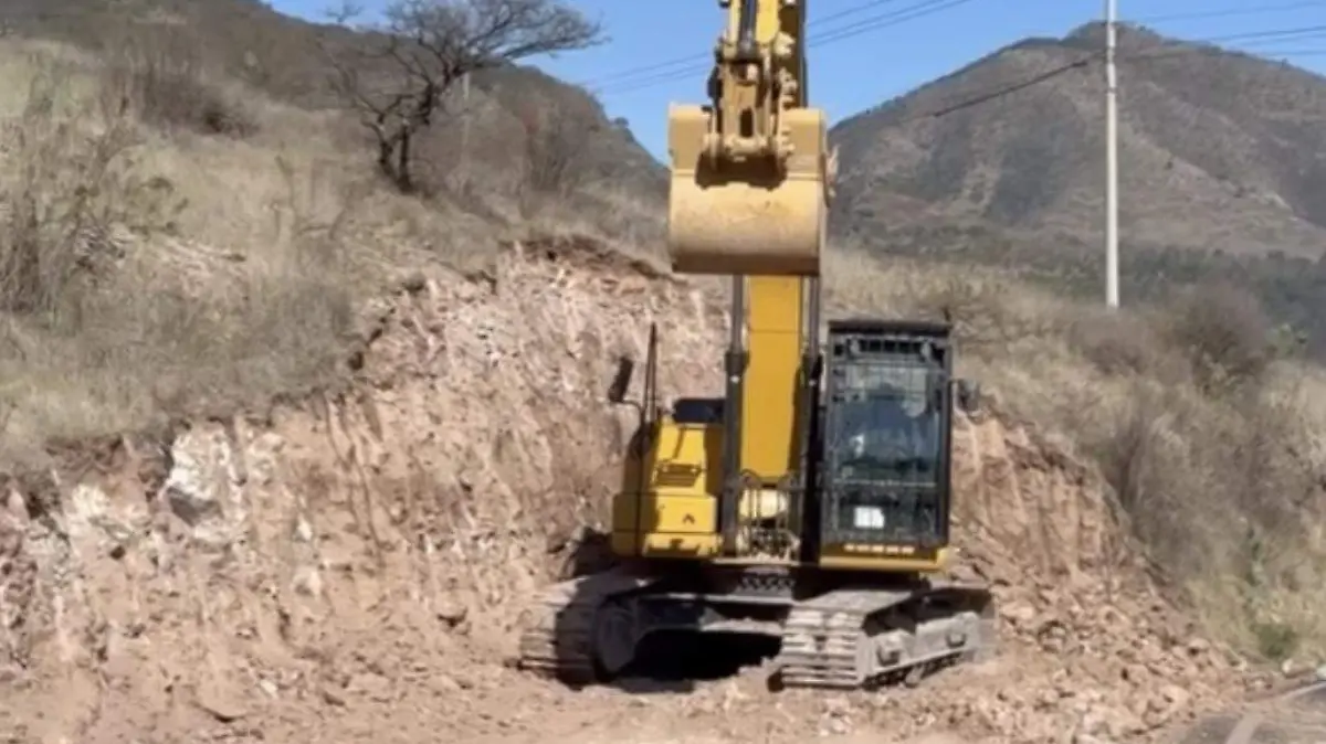 Maquinaria-ampliacion-carretera-temascalcingo