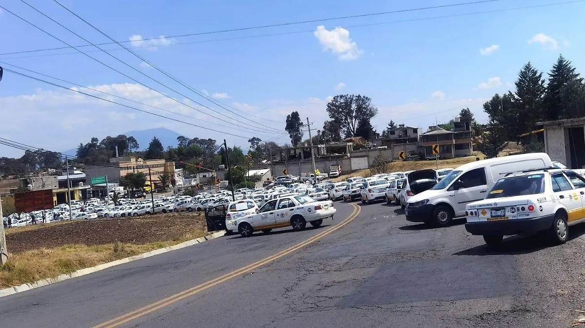 bloqueo-taxis-san-felipe-del-progreso