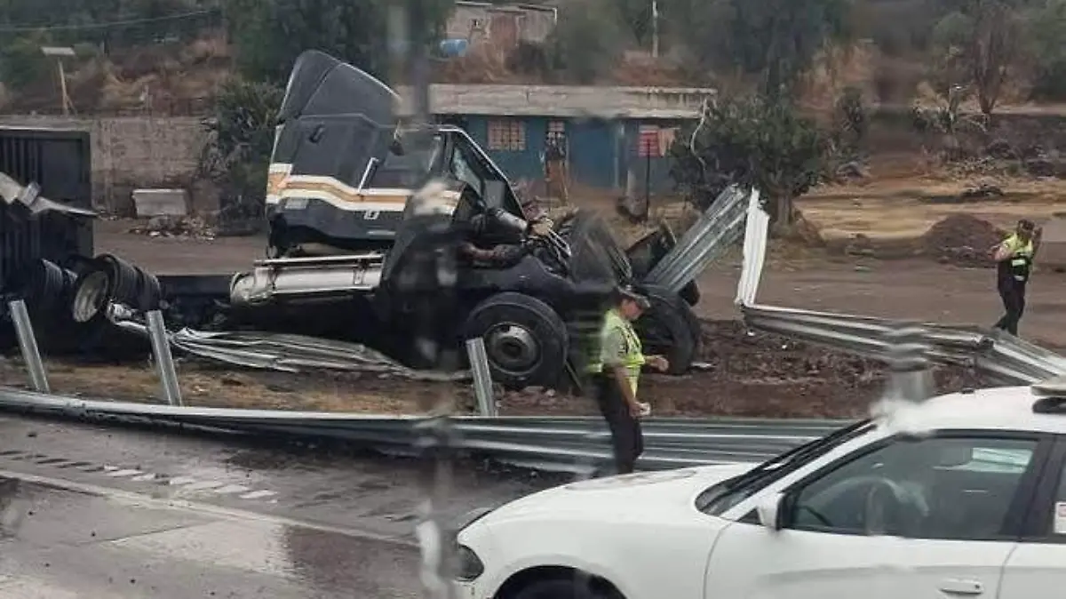 volcadura-trailer-mexico-queretaro
