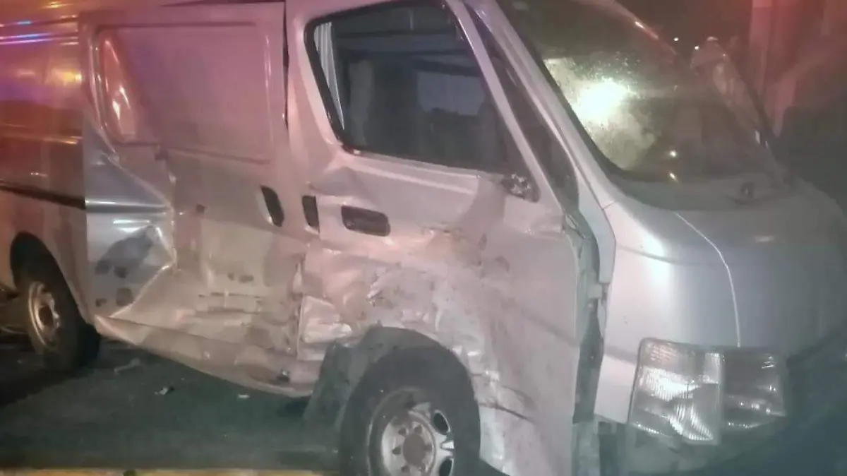 CHOQUE CAMIONETAS (2)