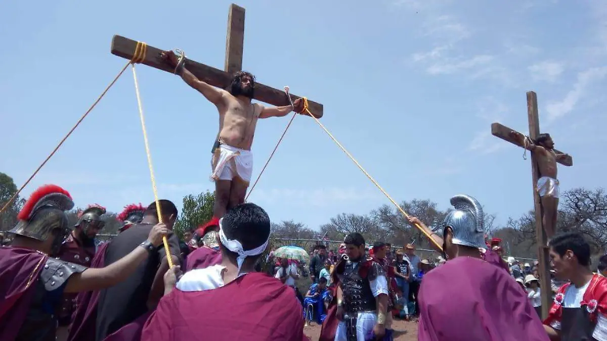 SUSPENDEN VIACRUCIS (1)