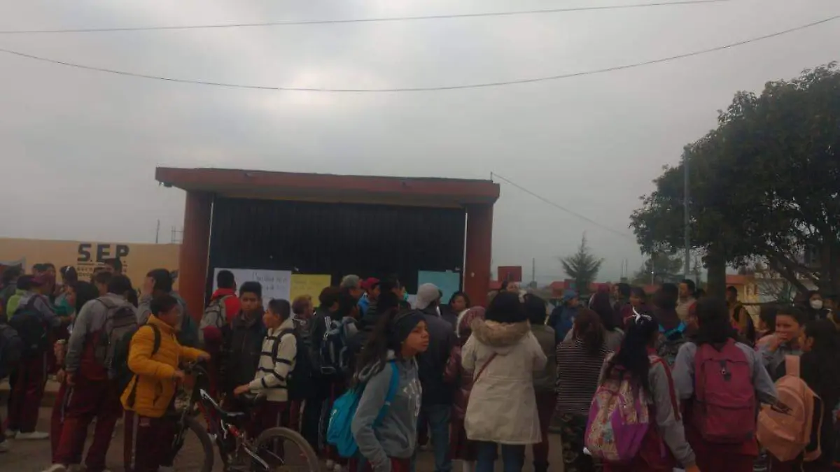 PROTESTAN PADRES (1)