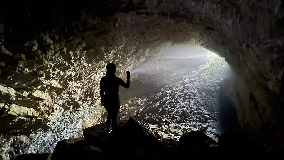 CUEVA DEL RAYO PISAFLORES 3