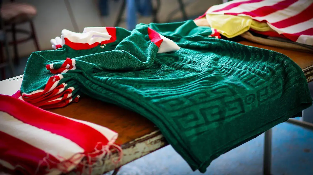 PLAYERA EDUARDO ISLAS