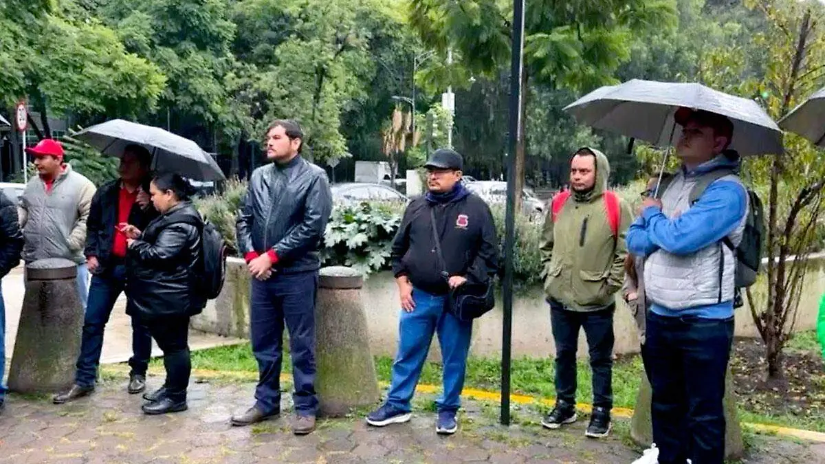 Protesta de trabajadores mineros ante la embajada de Canadá