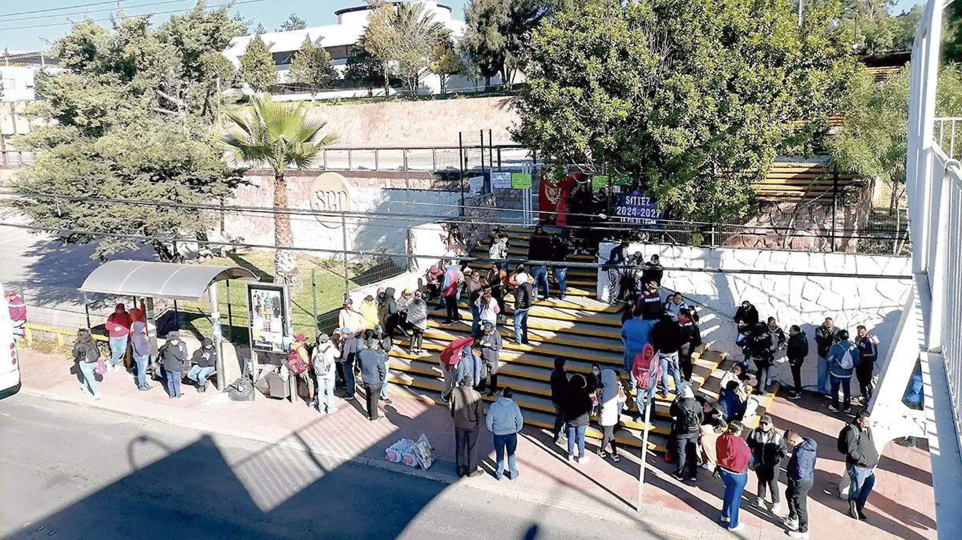 Docentes toman la Secretaría de Educación