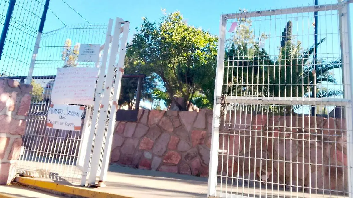 Liberan edificio de Secretaría de Educación
