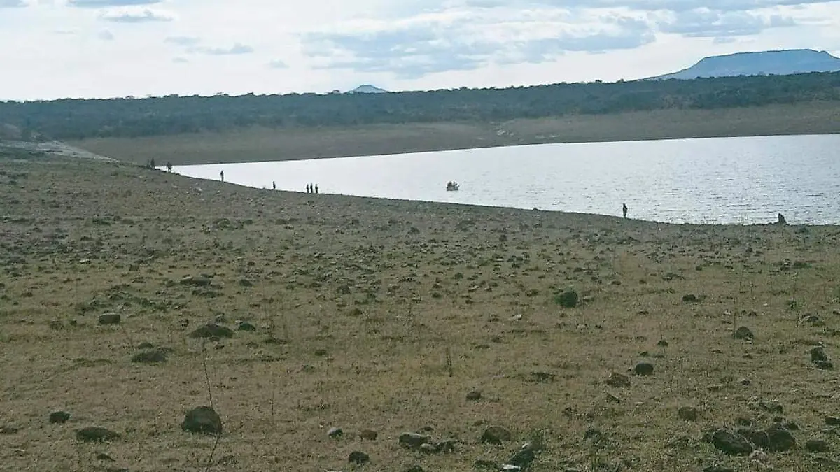 Labores de rescate en presa Miguel Alemán