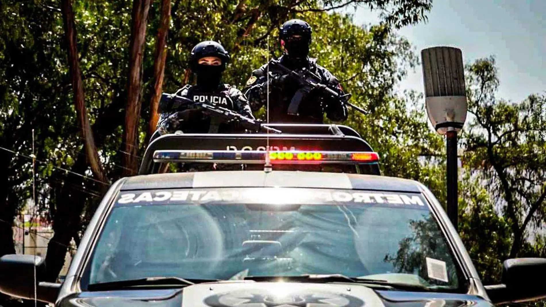 policías