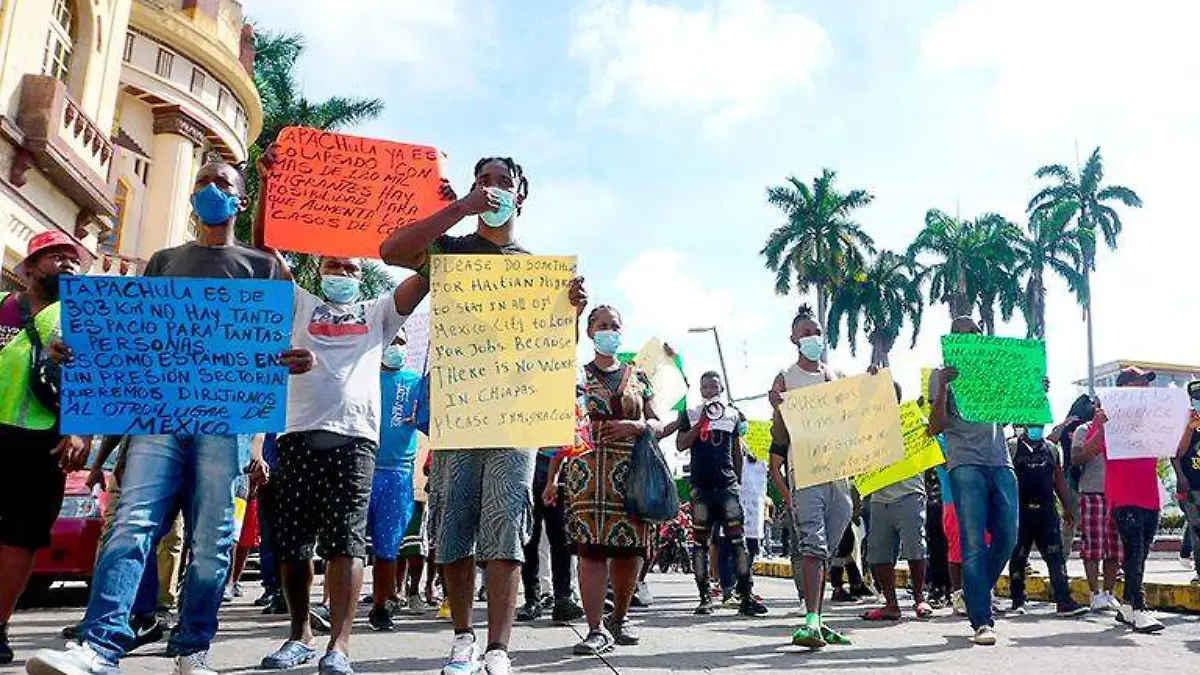 Inmigrantes haitianos realizan marcha de protesta en Chiapas
