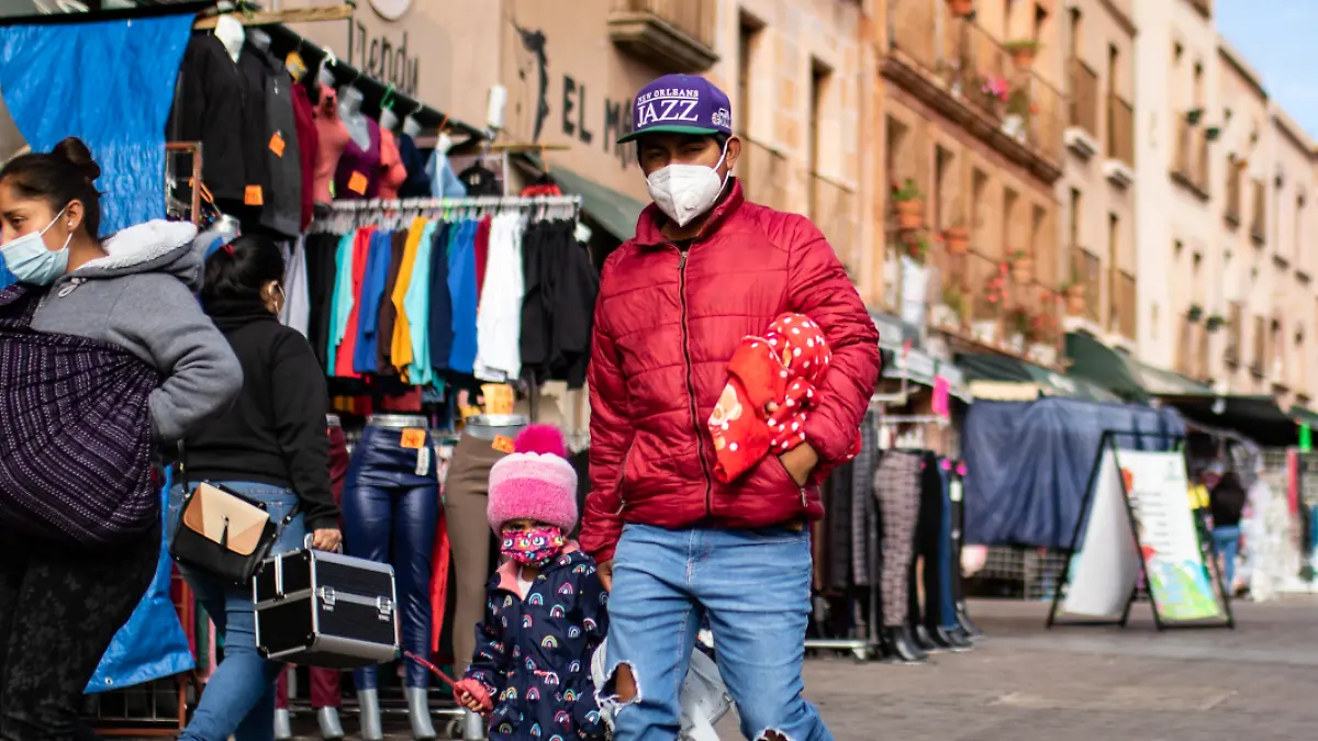 personas en el centor de la ciudad de Zacatecas
