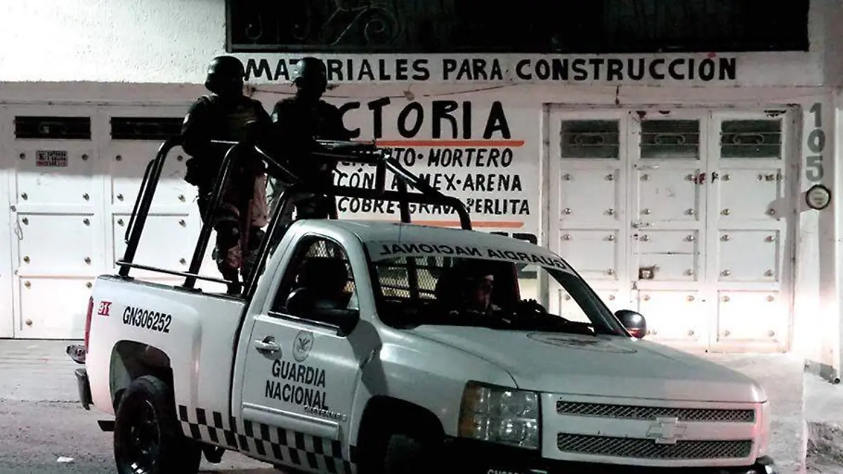 Elementos de la Guardia Nacional Patrullando en la colonia Lázaro Cárdenas