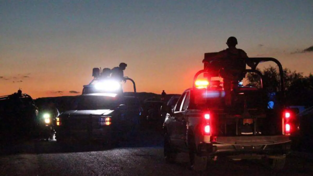 Militares y policías en carretera