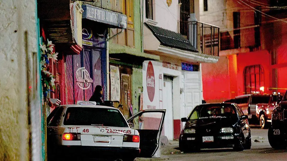 Taxi en el que fueron asesinados dos hombres