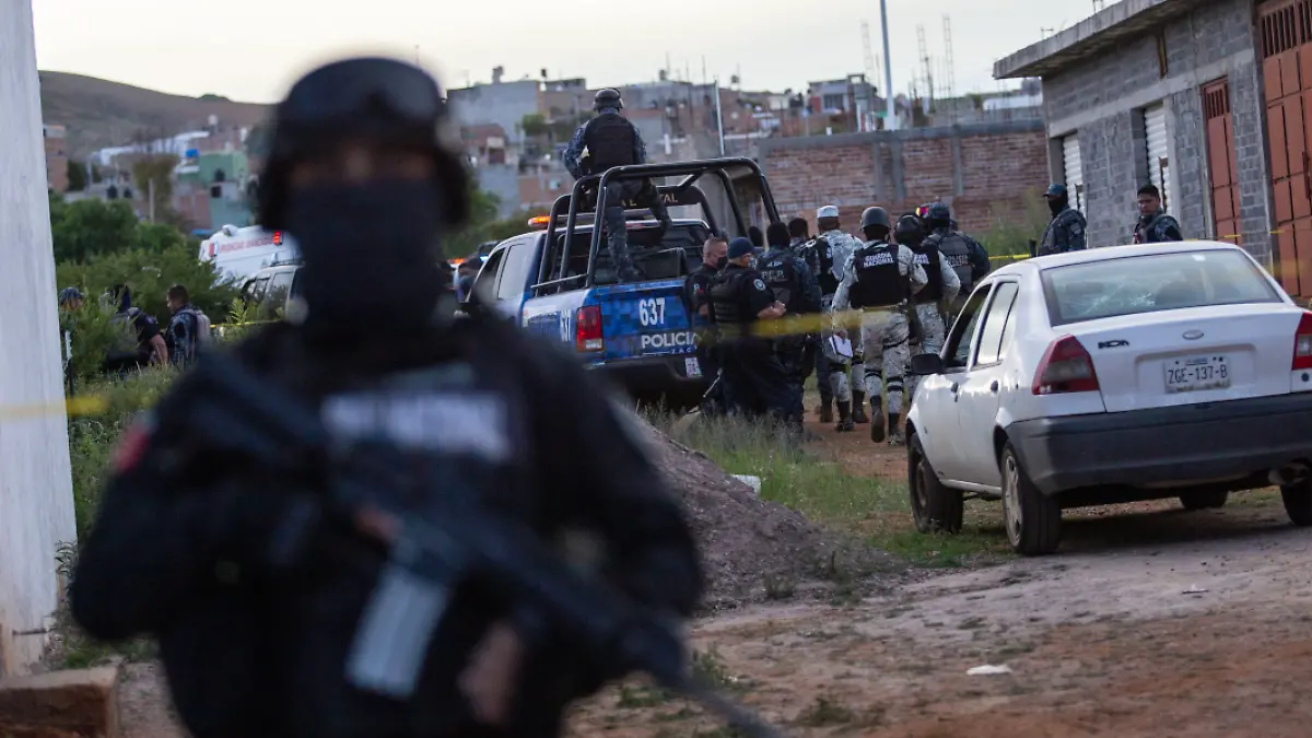 Elementos policíacos tras enfrentamiento en Sauceda de la Borda