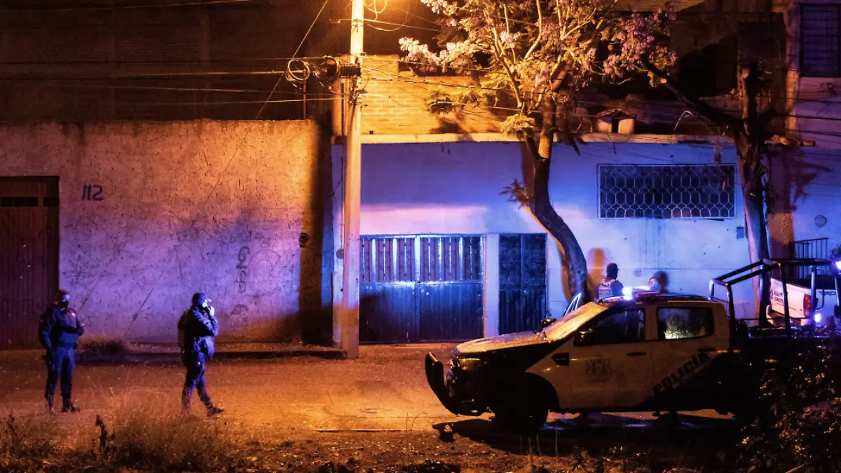 Elementos policiacos atendiendo reportes de balaceras en Fresnillo, Zacatecas